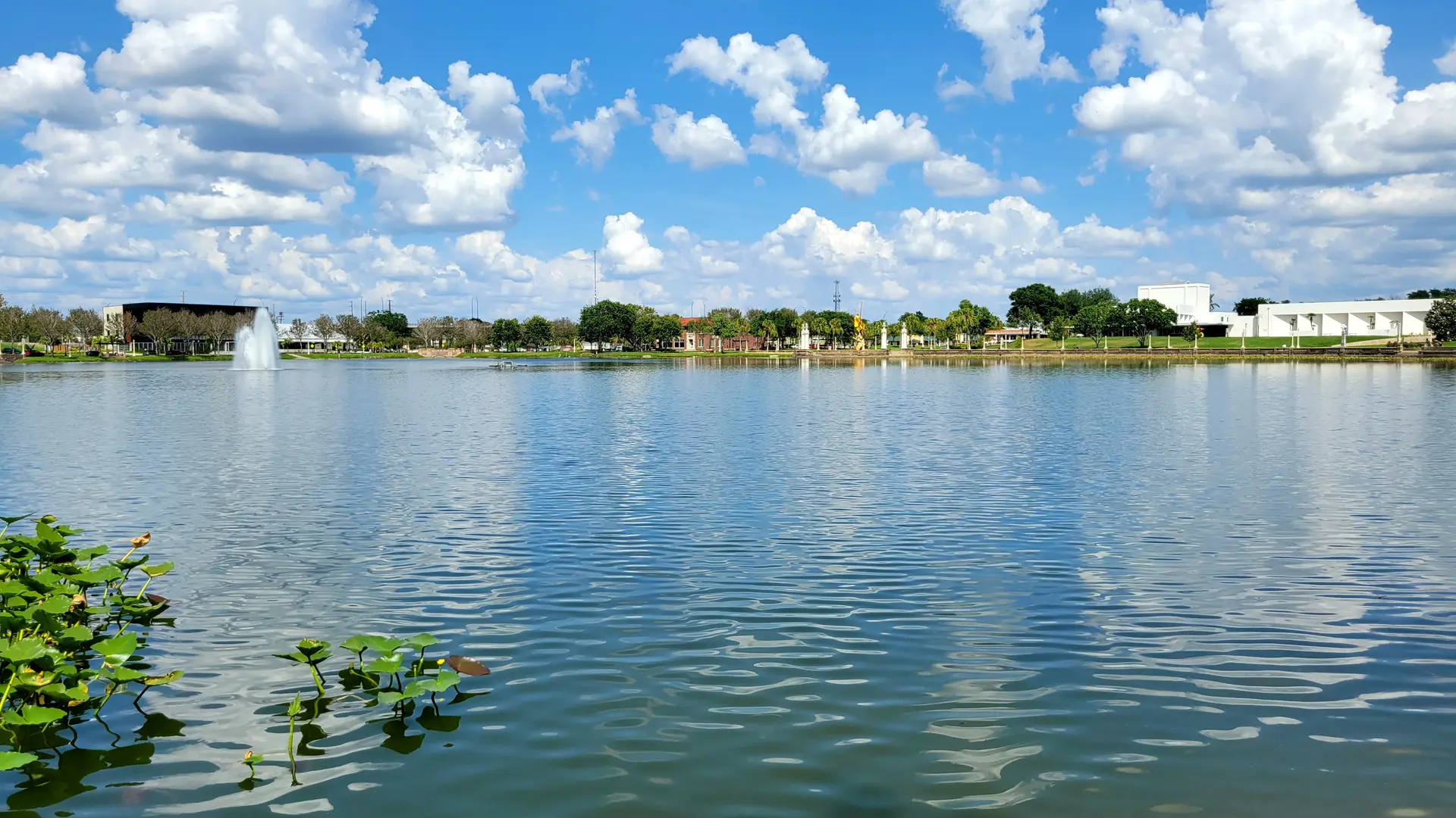 Lake Mirror and fountain in Lakeland, Florida