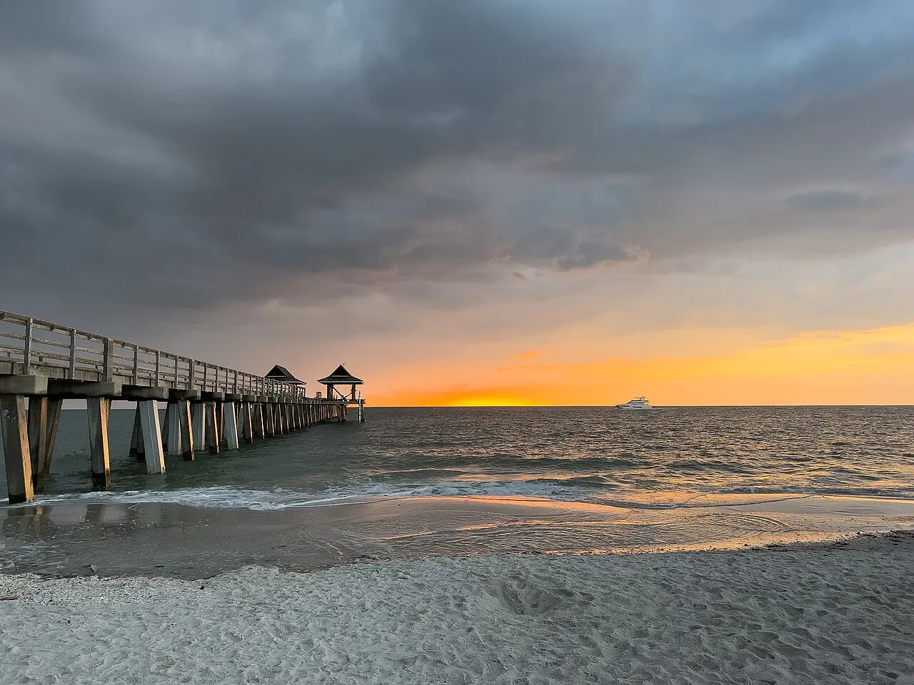 Sunset at Naples Pier, photographed in 2023