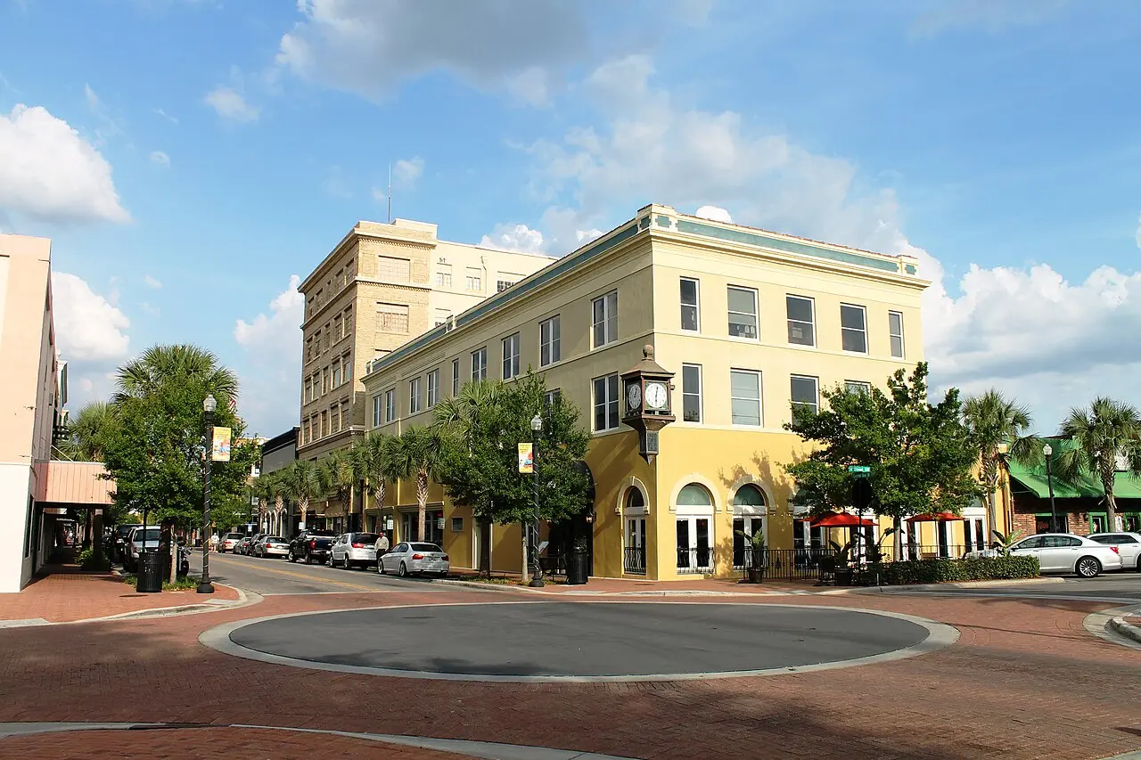 Downtown Winter Haven streets and historic buildings