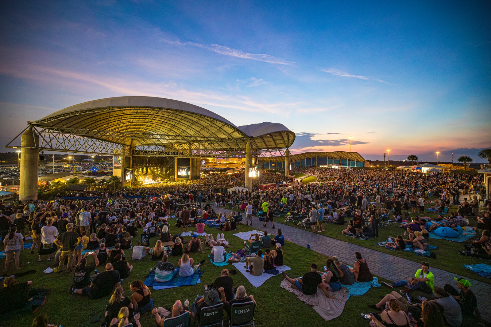 MIDFLORIDA Credit Union Amphitheatre pavilion and concert lawn